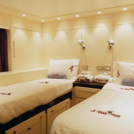 La Voglia Matta Hotel en barco Mónaco