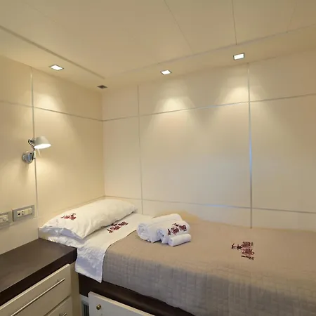 Hotel en barco La Voglia Matta *