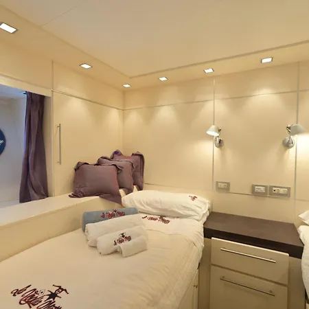 Hotel en barco La Voglia Matta Mónaco