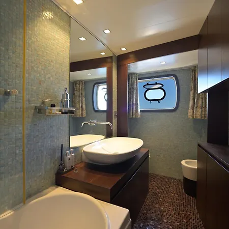 La Voglia Matta Hotel en barco