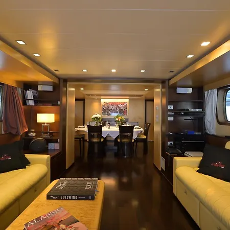 La Voglia Matta Hotel en barco