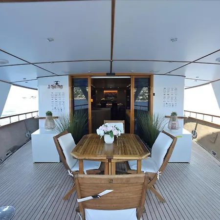 Hotel en barco La Voglia Matta