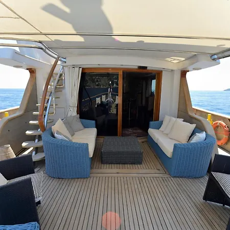 Hotel en barco La Voglia Matta