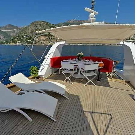 Hotel en barco La Voglia Matta *